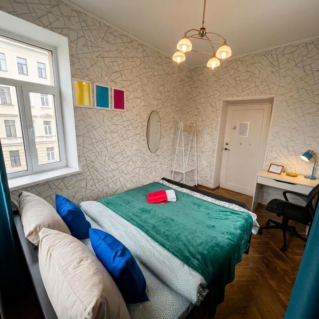 Общий вид комнаты Каляровая в хостеле LOFT в центре Минска